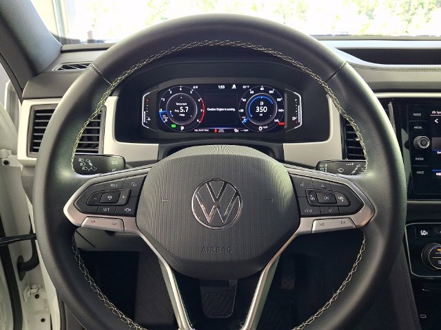 Used 2022 White Volkswagen 3.6L V6 SE w/Technology image 22