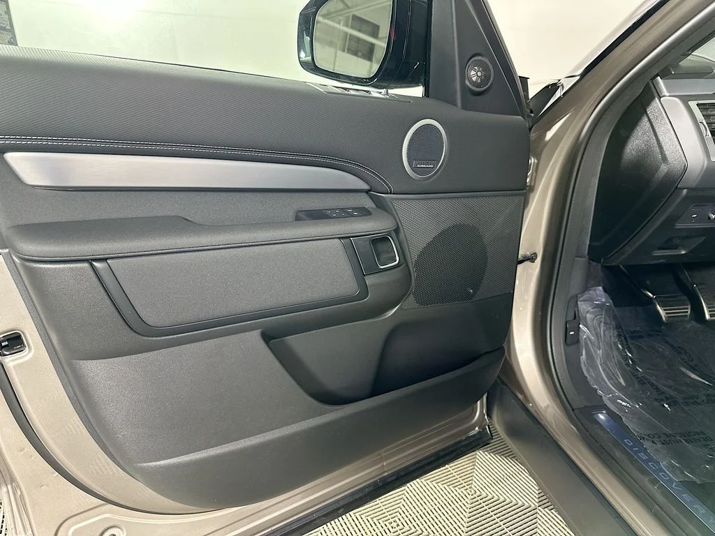 2026 Land Rover Discovery Dynamic SE - Photo 22
