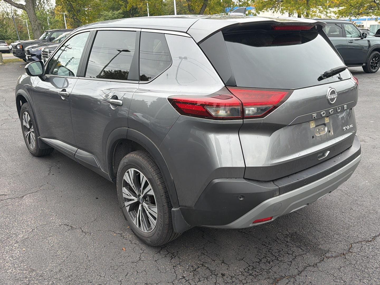 Used 2023 Gun Metallic Nissan SV image 7