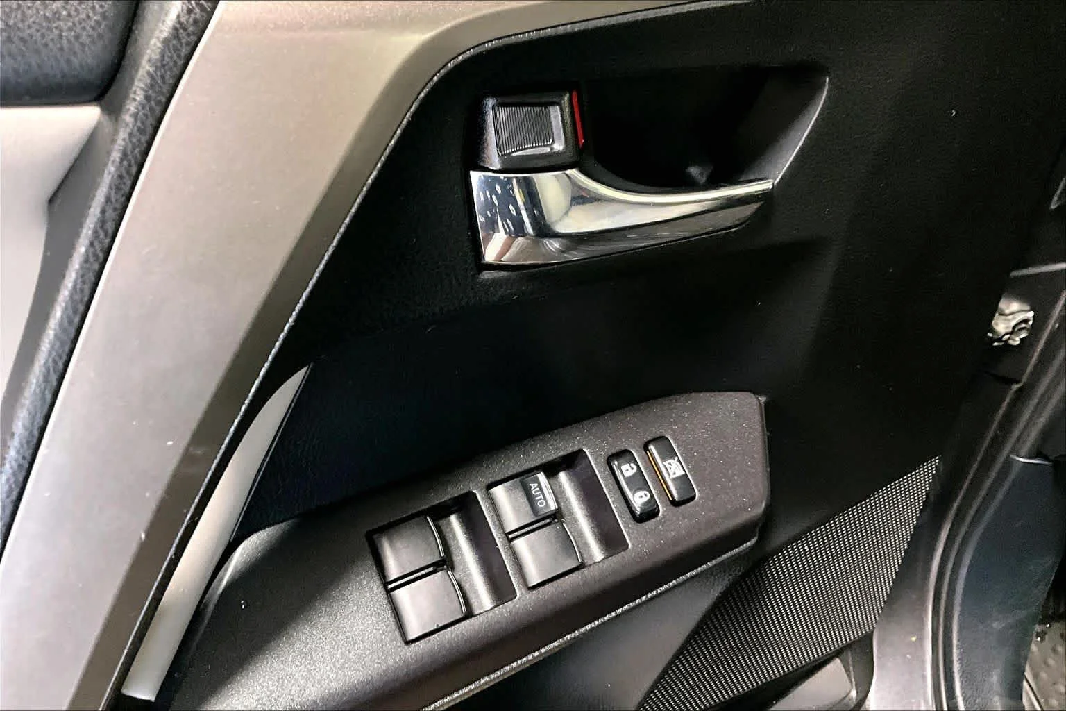 Used 2018 Magnetic Gray Metallic Toyota XLE image 32