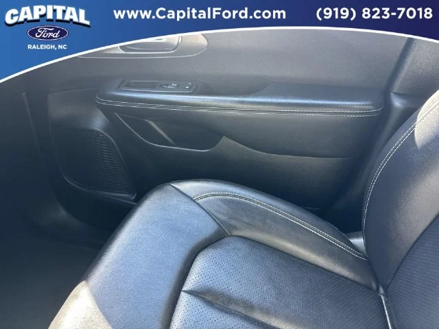 Used 2025 White Chrysler Select image 27