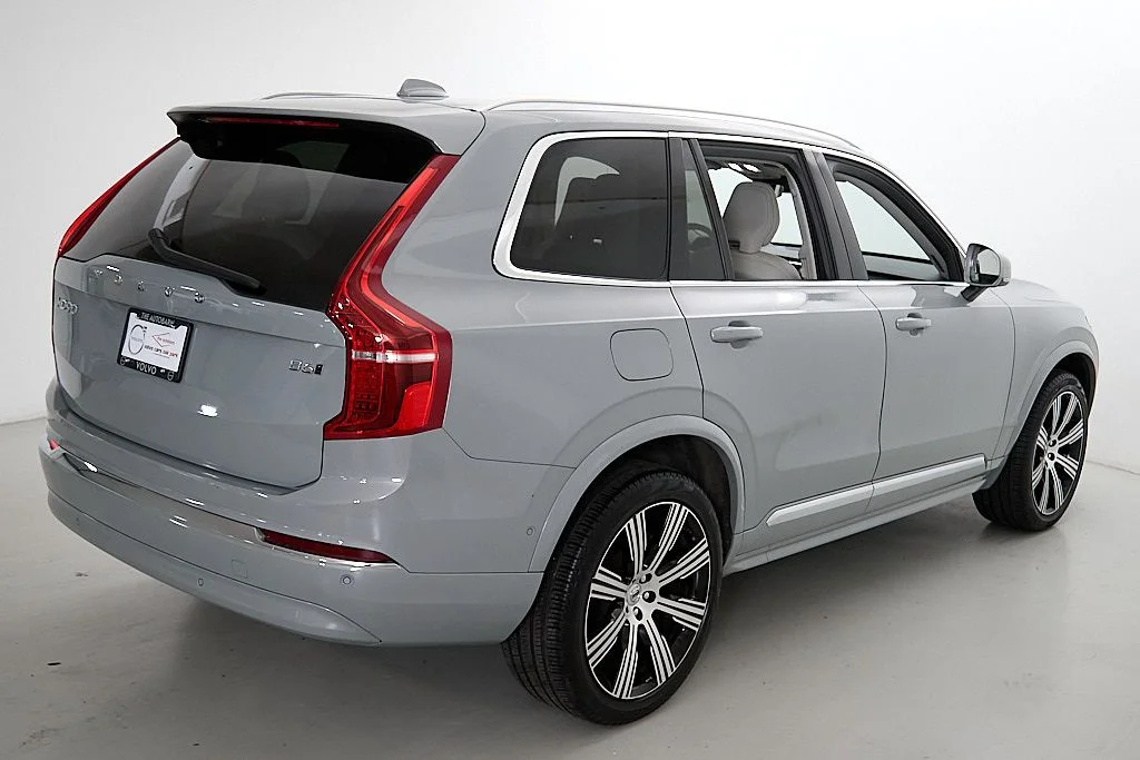 Used 2024 Vapour Grey Volvo Plus image 9