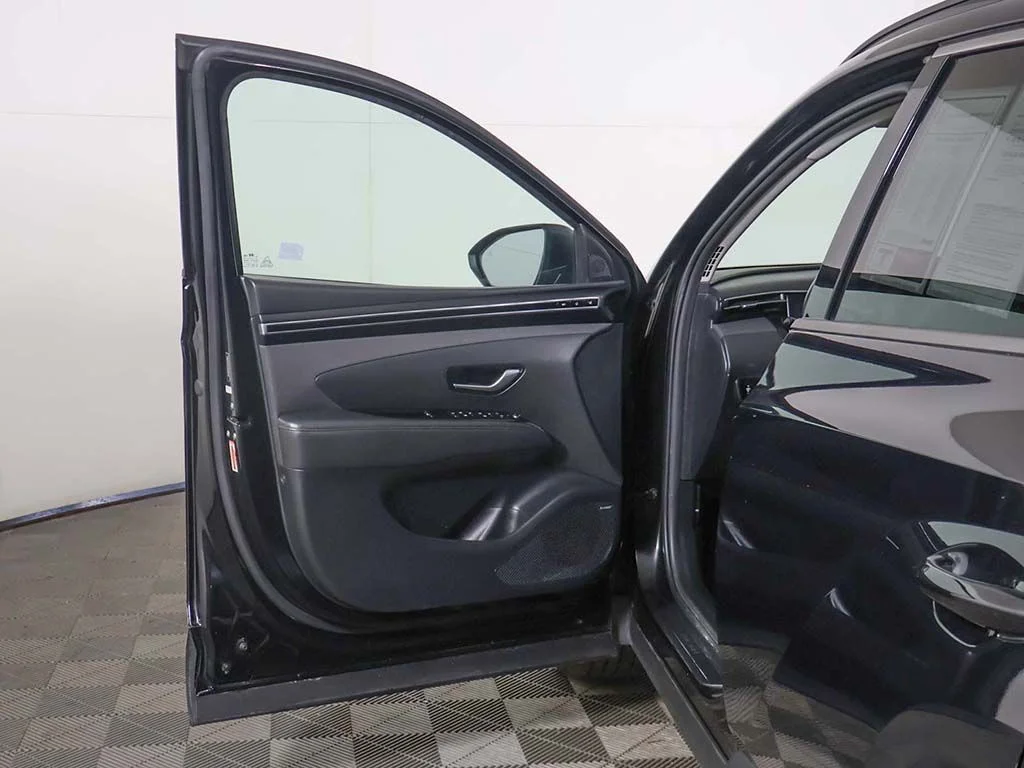 Used 2022 Black Hyundai Limited image 21