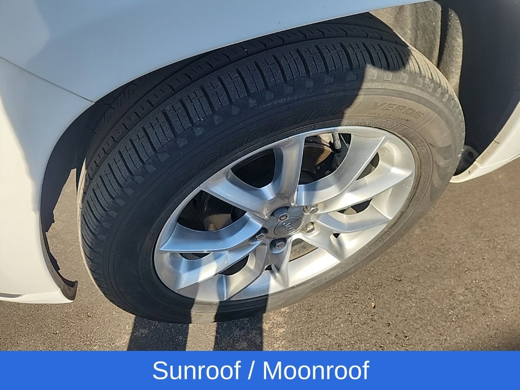 Used 2016 White Jeep Summit image 10