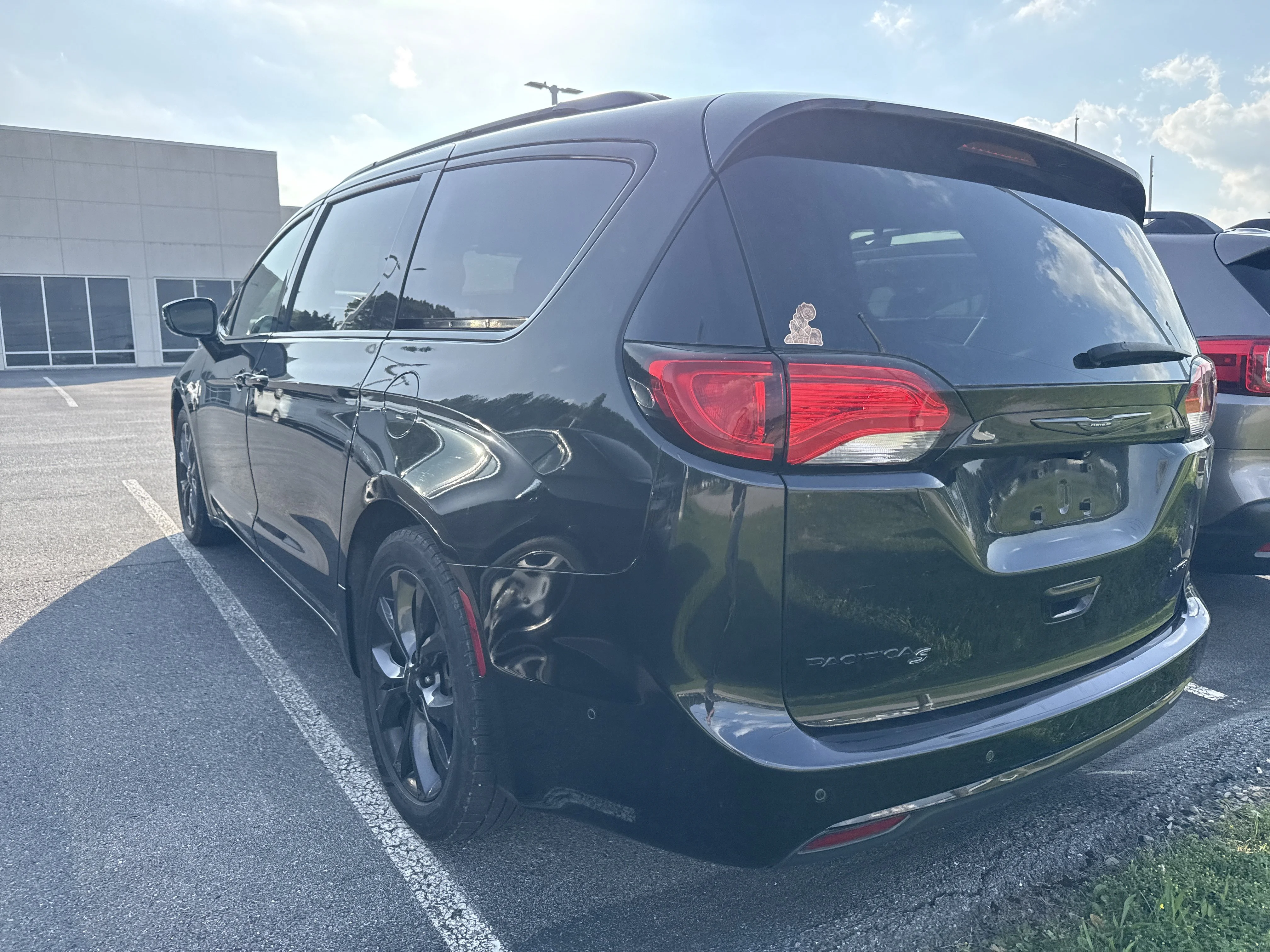 Used 2018 Brilliant Black Crystal Pearlcoat Chrysler Limited image 5