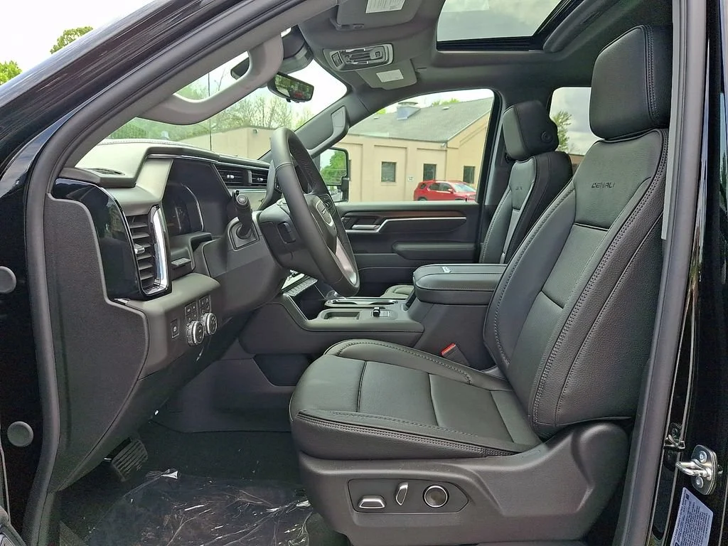 2026 GMC Sierra 3500HD Denali - Photo 7