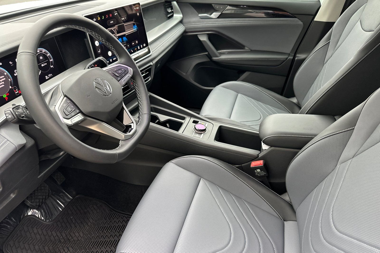 2026 Volkswagen Tiguan SE - Photo 9