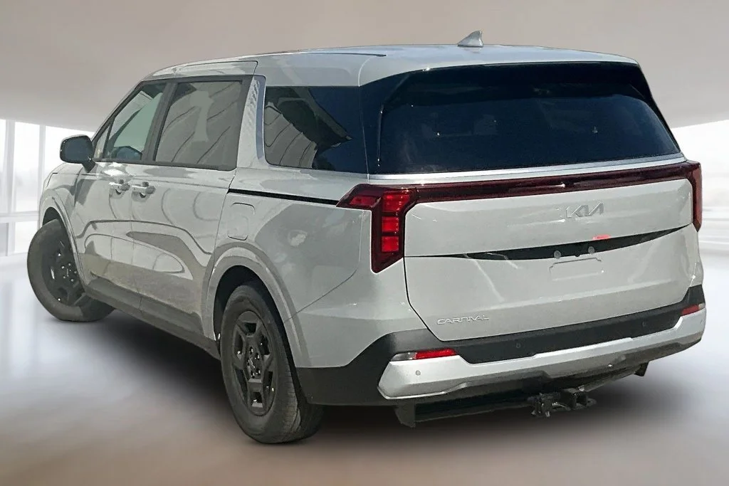 New 2027 Ceramic Silver Kia LX image 3