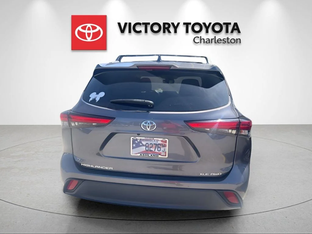 Used 2022 Gray Toyota XLE image 6