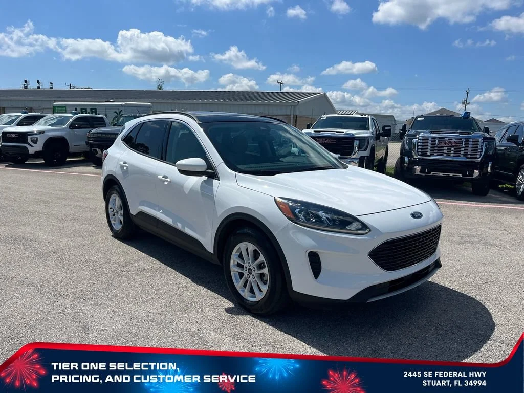 Used 2020 White Ford SE image 3