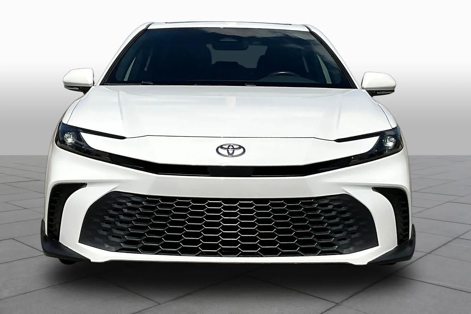 Used 2025 Ice Cap Toyota SE image 4