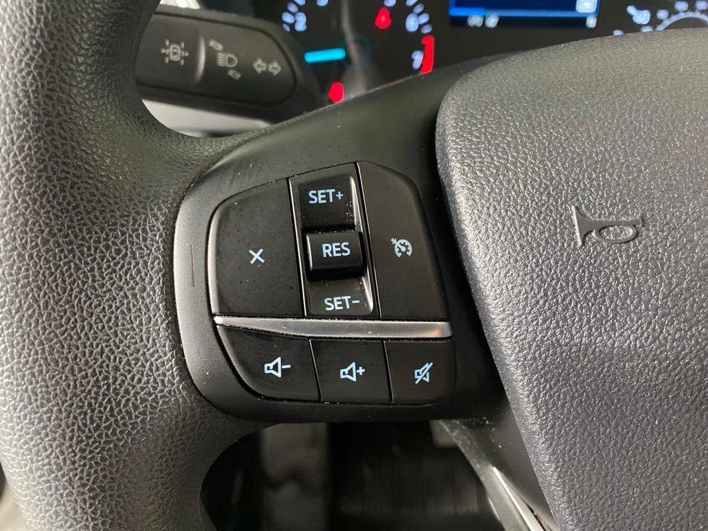 Used 2022 Wh Ford SE image 13