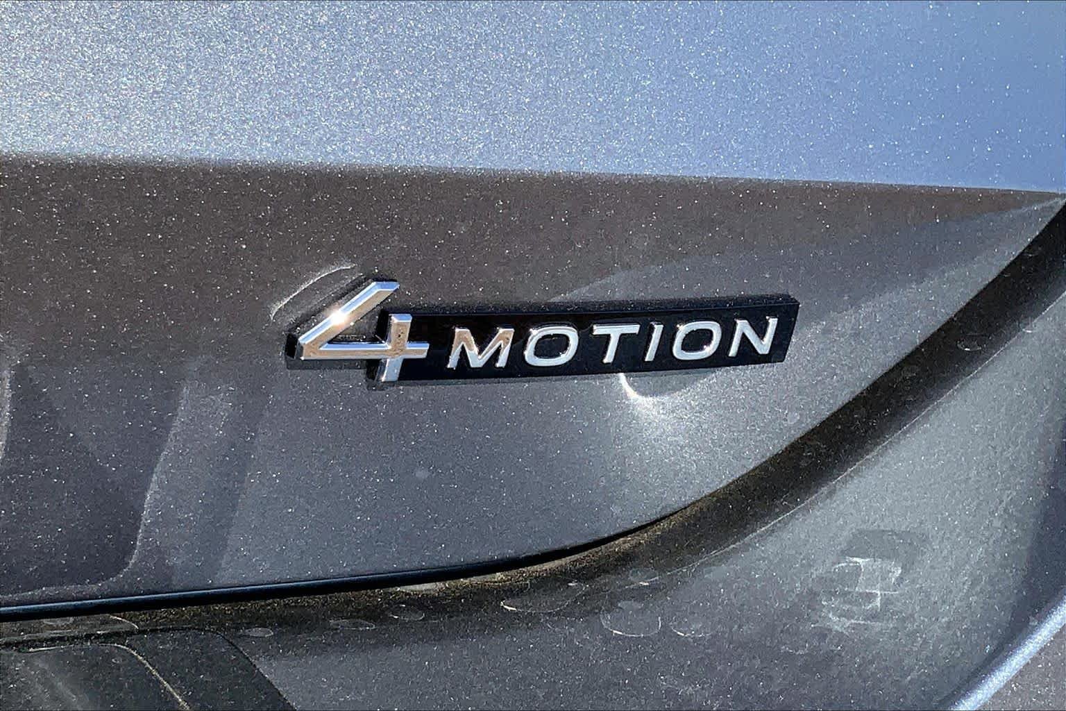 New 2026 Platinum Gray Metallic Volkswagen SE image 15