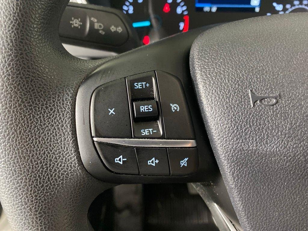 Used 2022 White Metallic Ford SE image 13