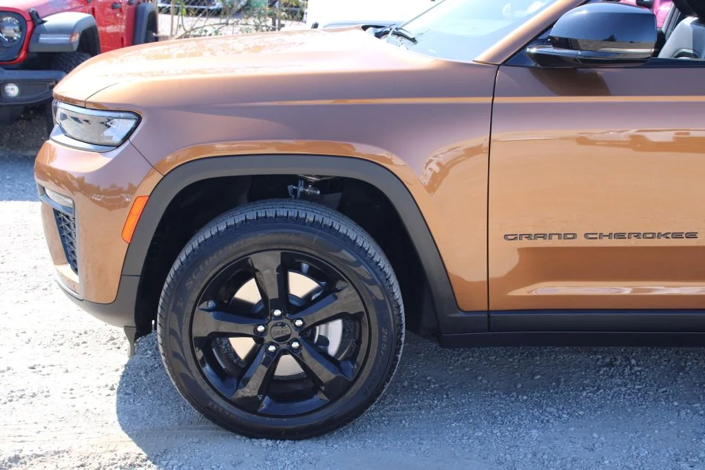 New 2026 Copper Shino Metallic Clear-Coat Exterior Paint Jeep Limited image 7