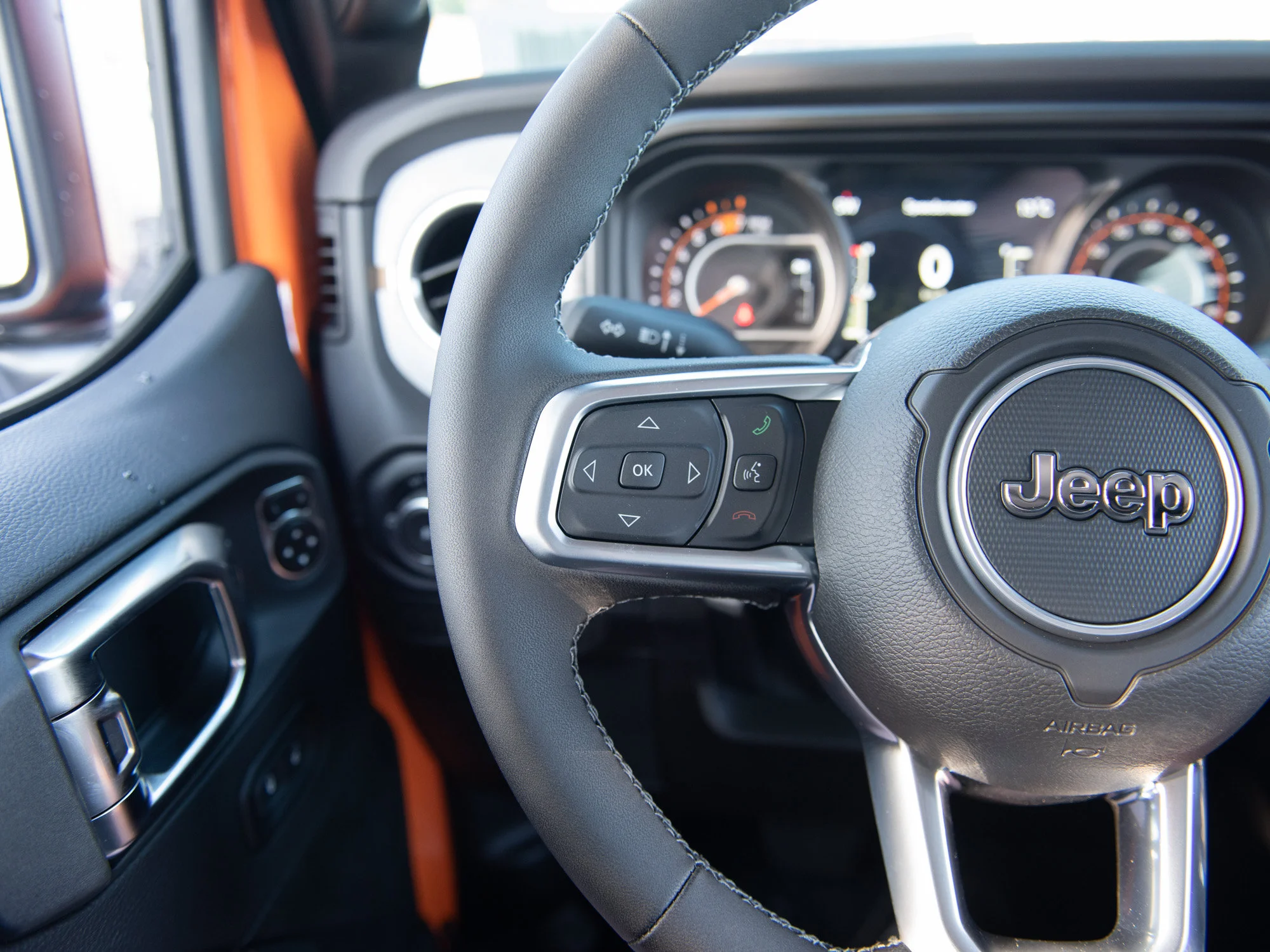 Used 2025 joose Jeep Sahara* 4 Door 4x4, Heated Seats/Wheel, Remote Start image 12