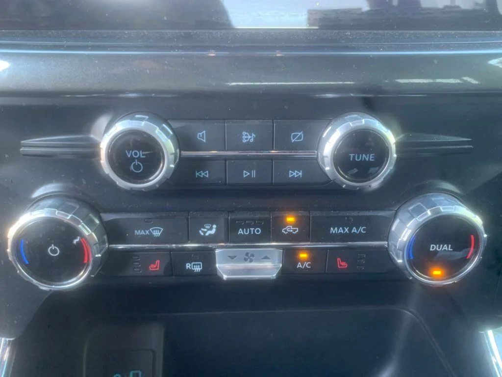 Used 2023 Silver Metallic Ford XLT image 21
