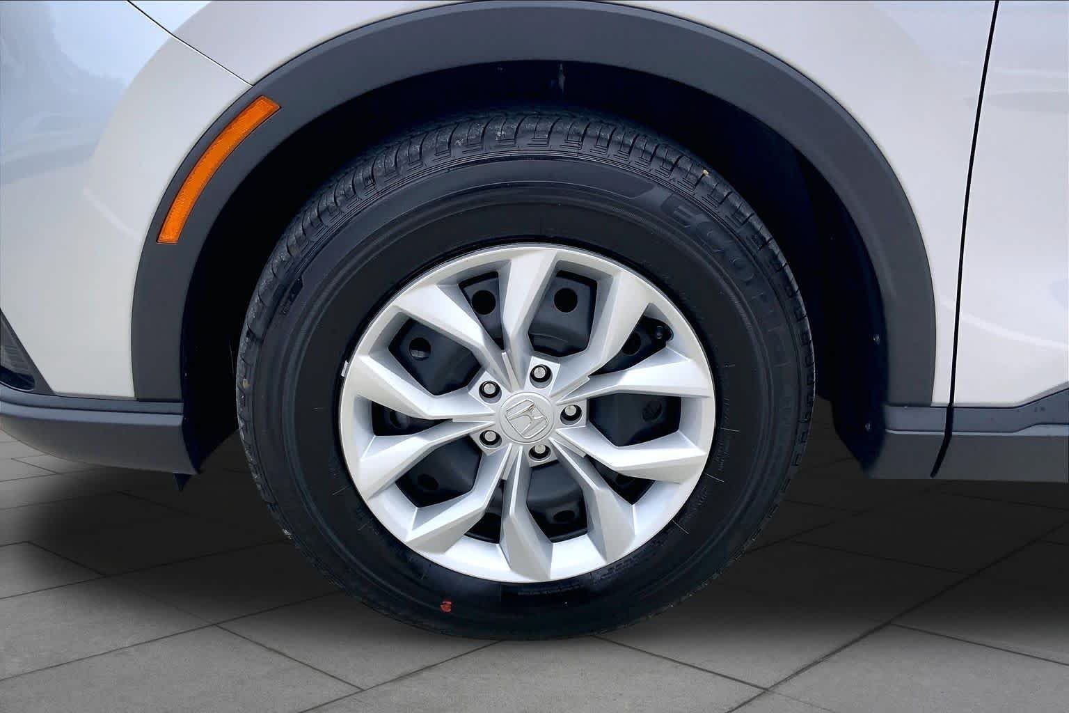Used 2026 Solar Silver Metallic Honda LX image 11