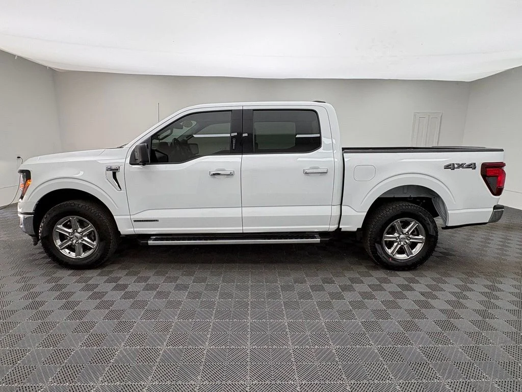 Used 2024 Oxford White Ford XLT image 10