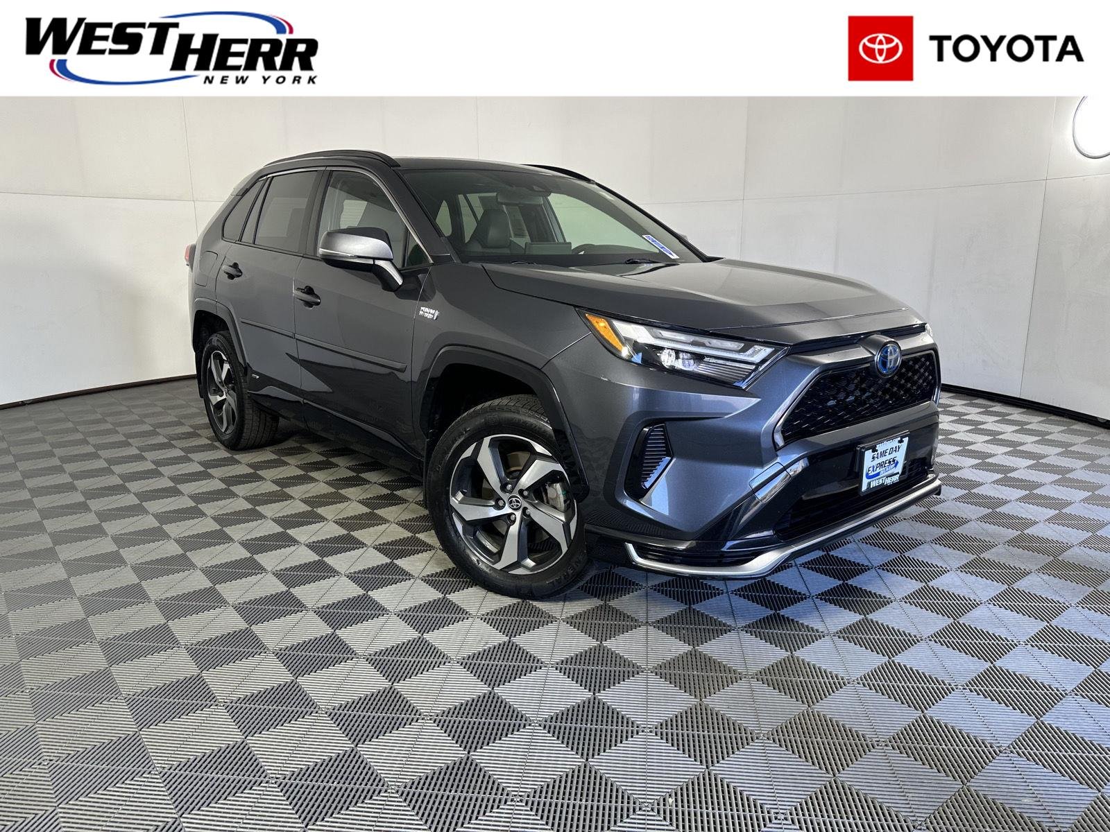 Used 2022 Magnetic Gray Metallic Toyota SE image 1