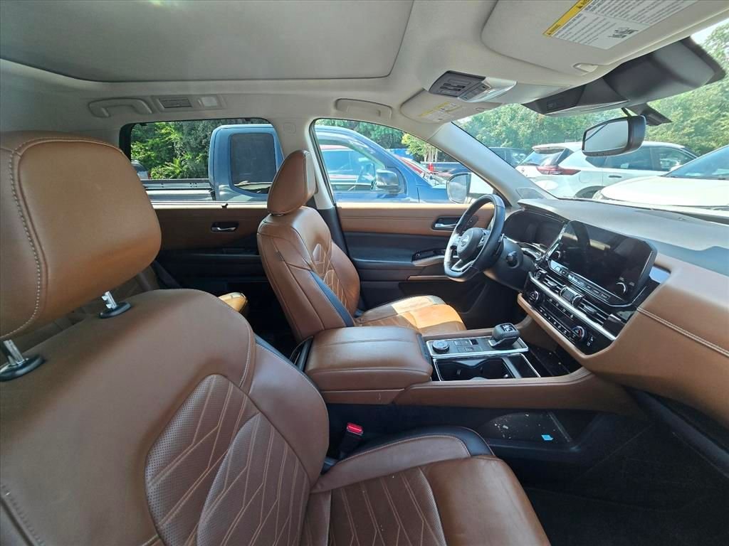 Used 2022 White Nissan Platinum image 7