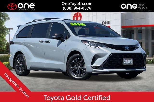 2025 Toyota Sienna XSE 7-Passenger Hybrid AWD's photo