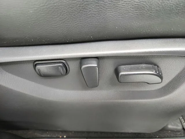 Used 2022 Silver Nissan SL image 49