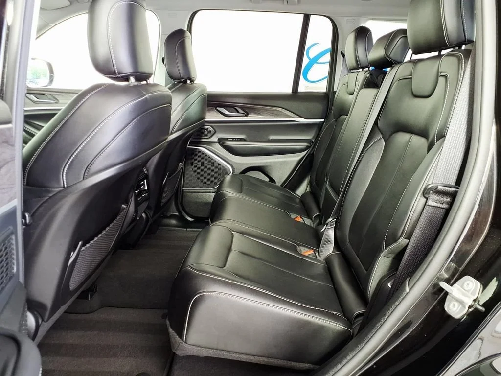 Used 2022 Diamond Black C Jeep Limited image 8