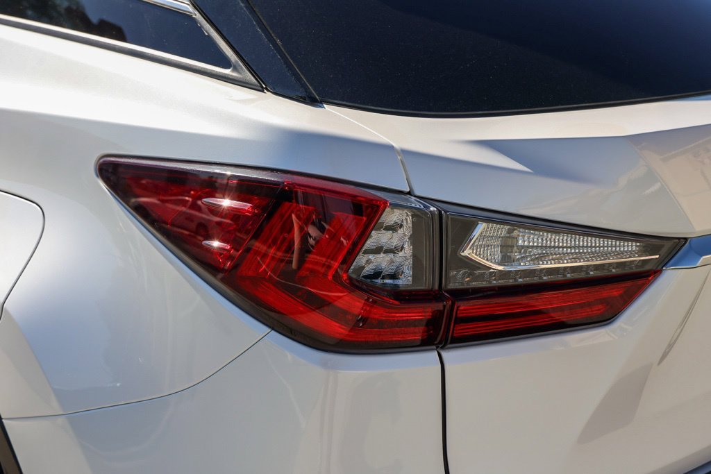Used 2017 White Lexus 450h image 7
