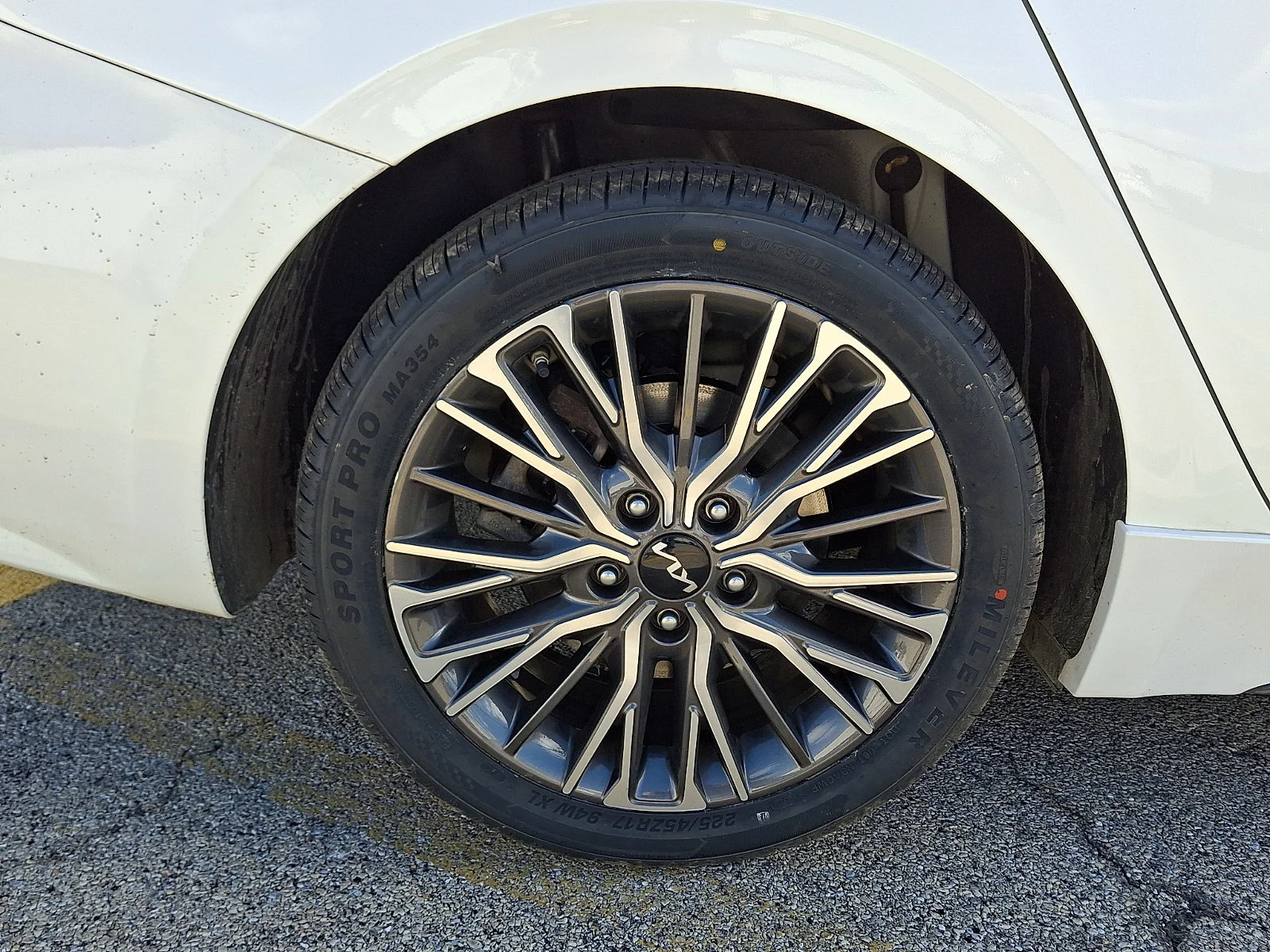 Certified Used 2022 White Kia GT-Line image 11
