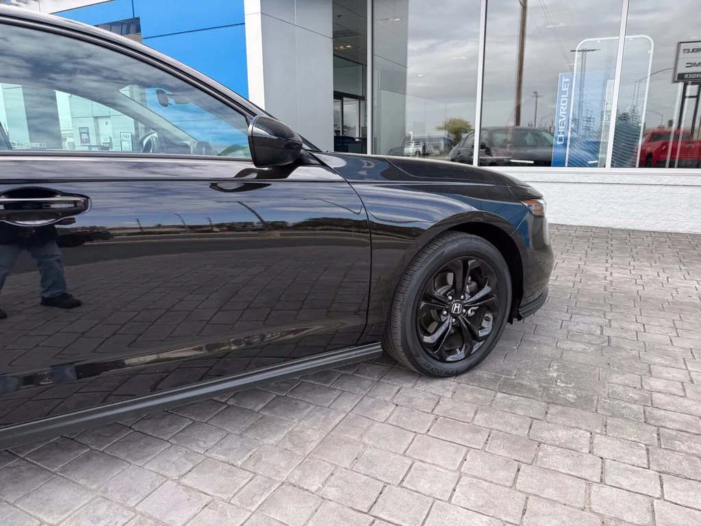 Used 2025 Black Honda SE image 12