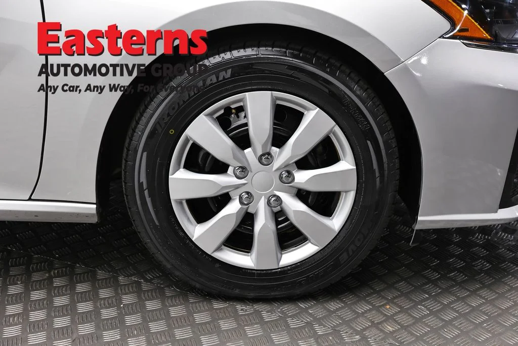 Used 2023 Silver Nissan 2.5 S image 29