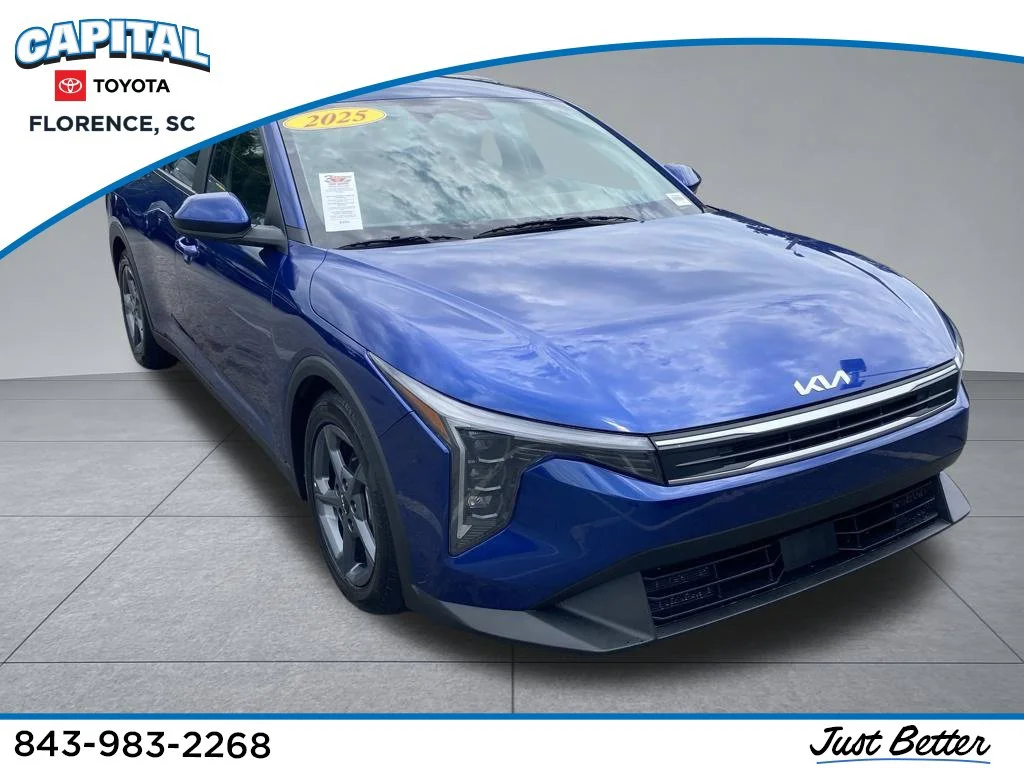 Used 2025  Kia LXS image 1