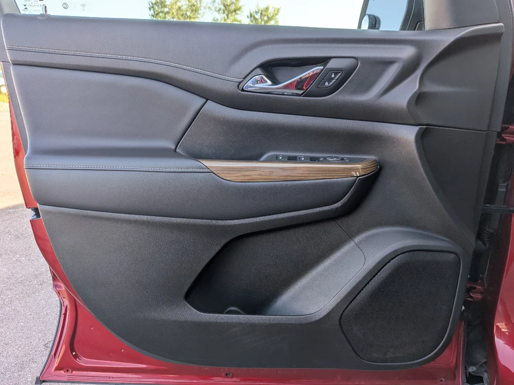 Used 2021 Cayenne Red Tintcoat GMC SLE image 23