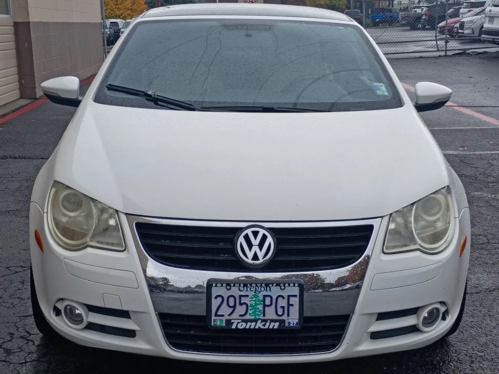 Used 2009 Candy White Volkswagen Komfort Edition image 13