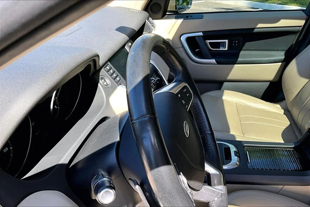 Used 2019 Loire Blue Metallic Land Rover HSE image 20