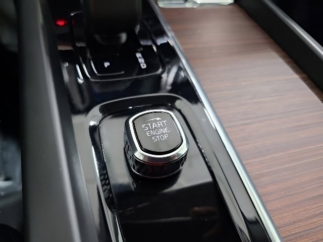 2023 Volvo XC60 Plus - Photo 33