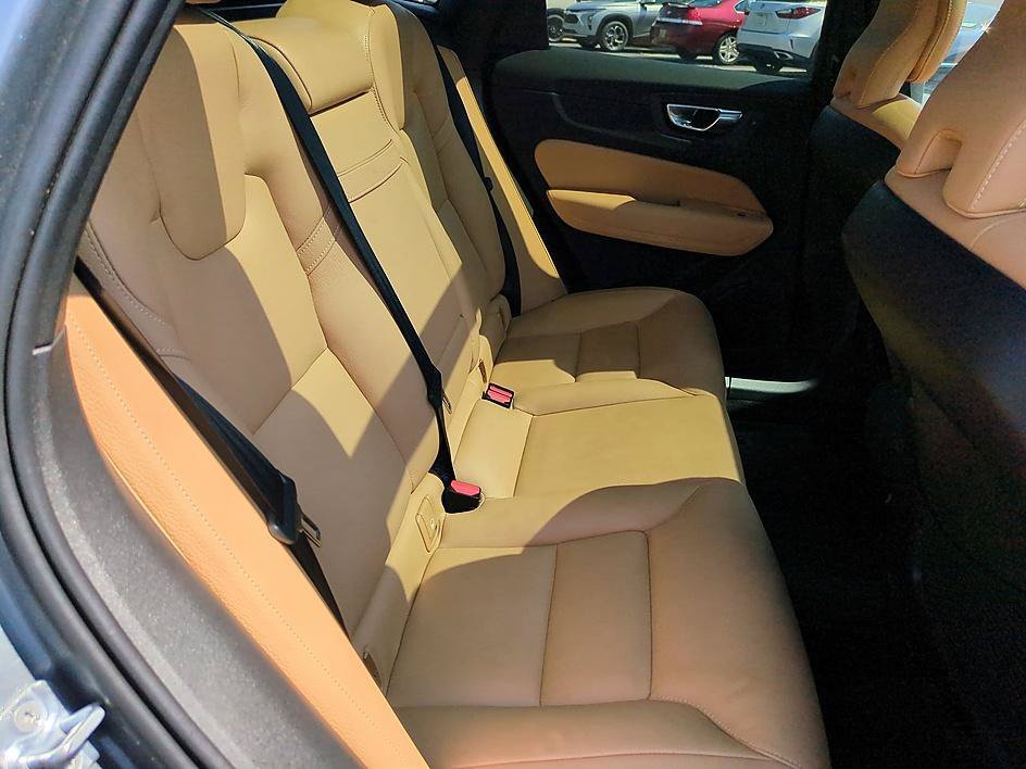 Used 2019 -SELECT- Volvo Momentum image 32