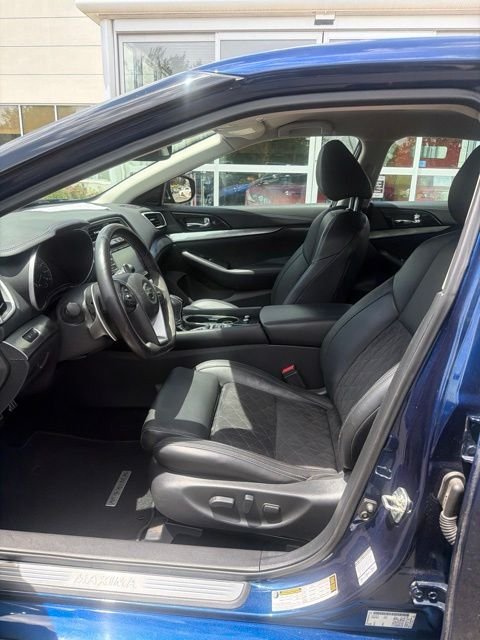 Used 2016 Blue Nissan SR image 4