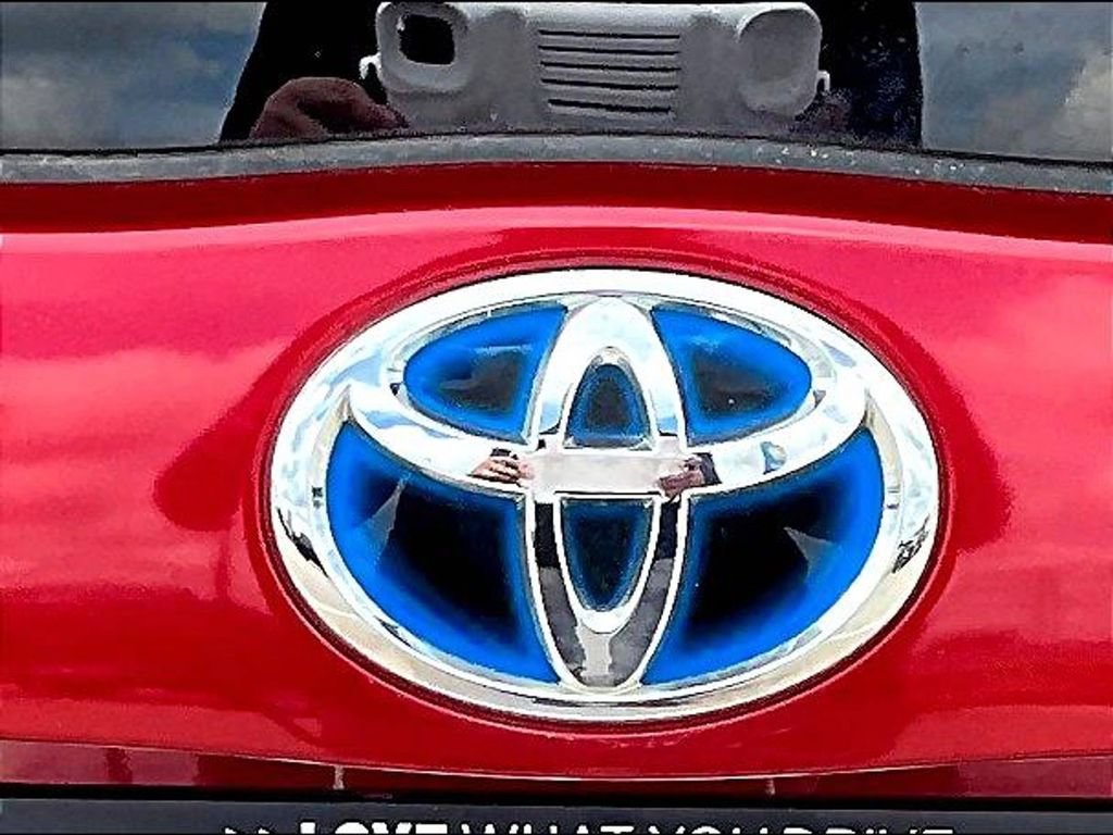 2015 Toyota Prius 22