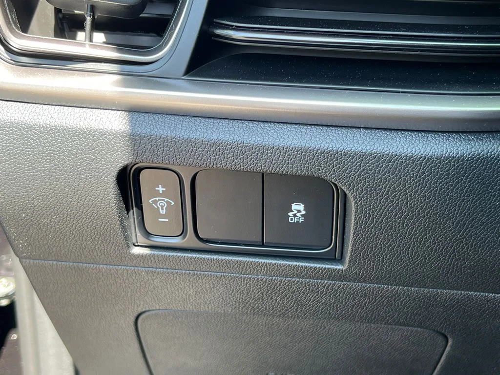 2025 Kia Sorento LX - Photo 21