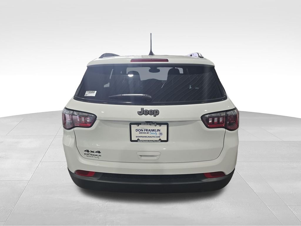 New 2026 Bright White Clearcoat Jeep Latitude image 7