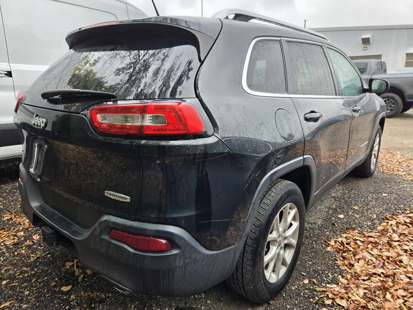 Used 2014 Brilliant Black Crystal Pearlcoat Jeep Latitude image 4