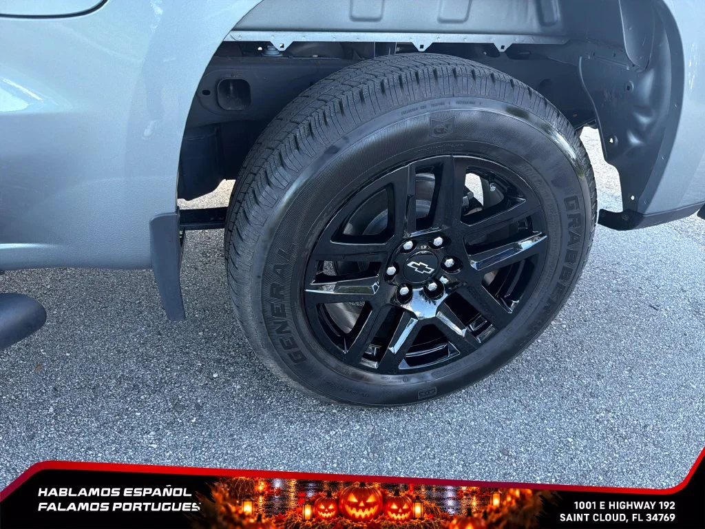 Used 2025 Sterling Gray Metallic Chevrolet Custom image 11
