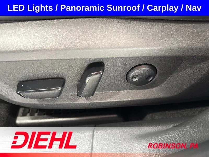 Used 2021 Gold Nissan Platinum image 21