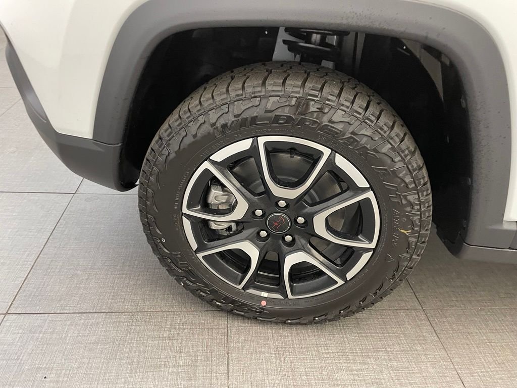 New 2026 Bright White Clear-Coat Exterior Paint Jeep Trailhawk image 8