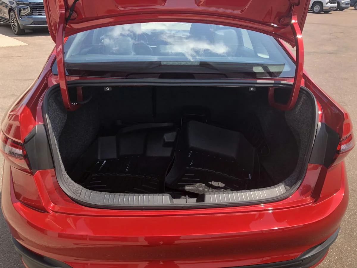 Used 2025 Red Volkswagen Comfortline Auto image 7
