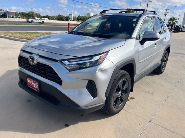 Used 2025 Silver Toyota XLE image 3
