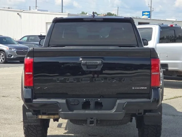 Used 2025  Toyota  image 4