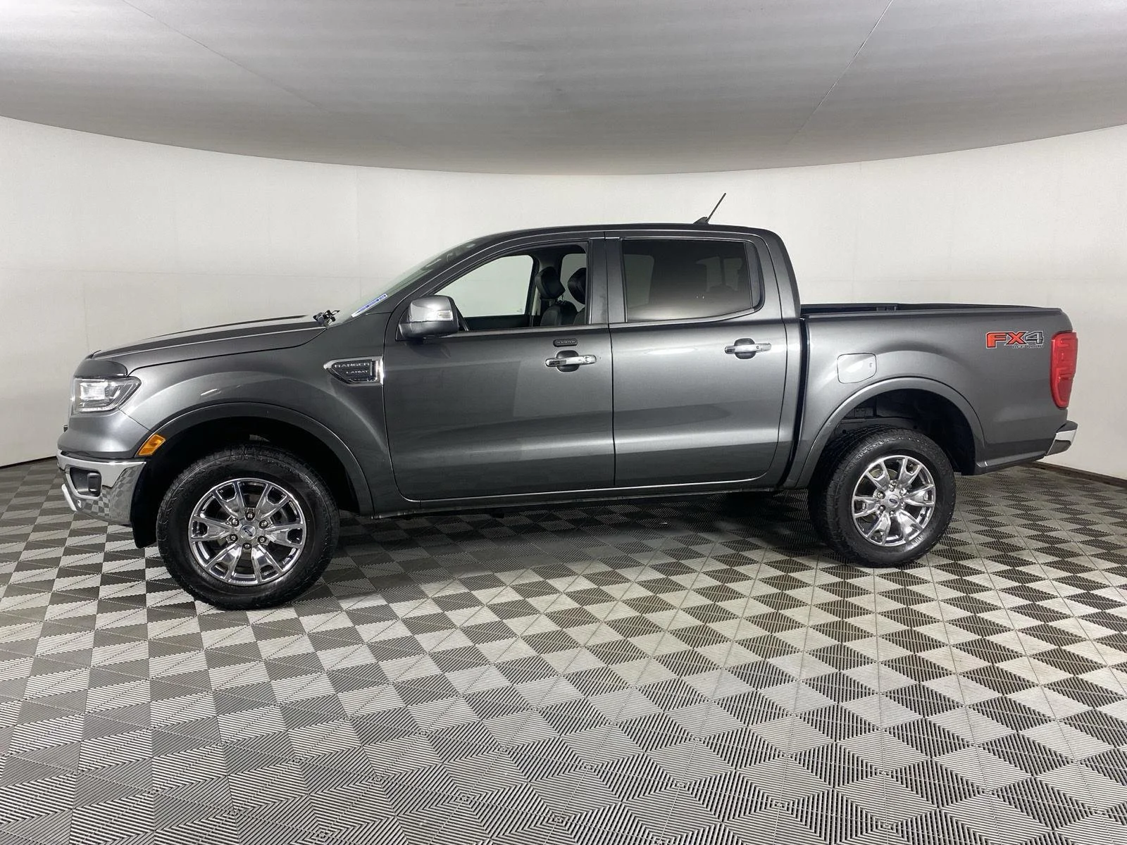 Used 2019 Magnetic Ford LARIAT image 14